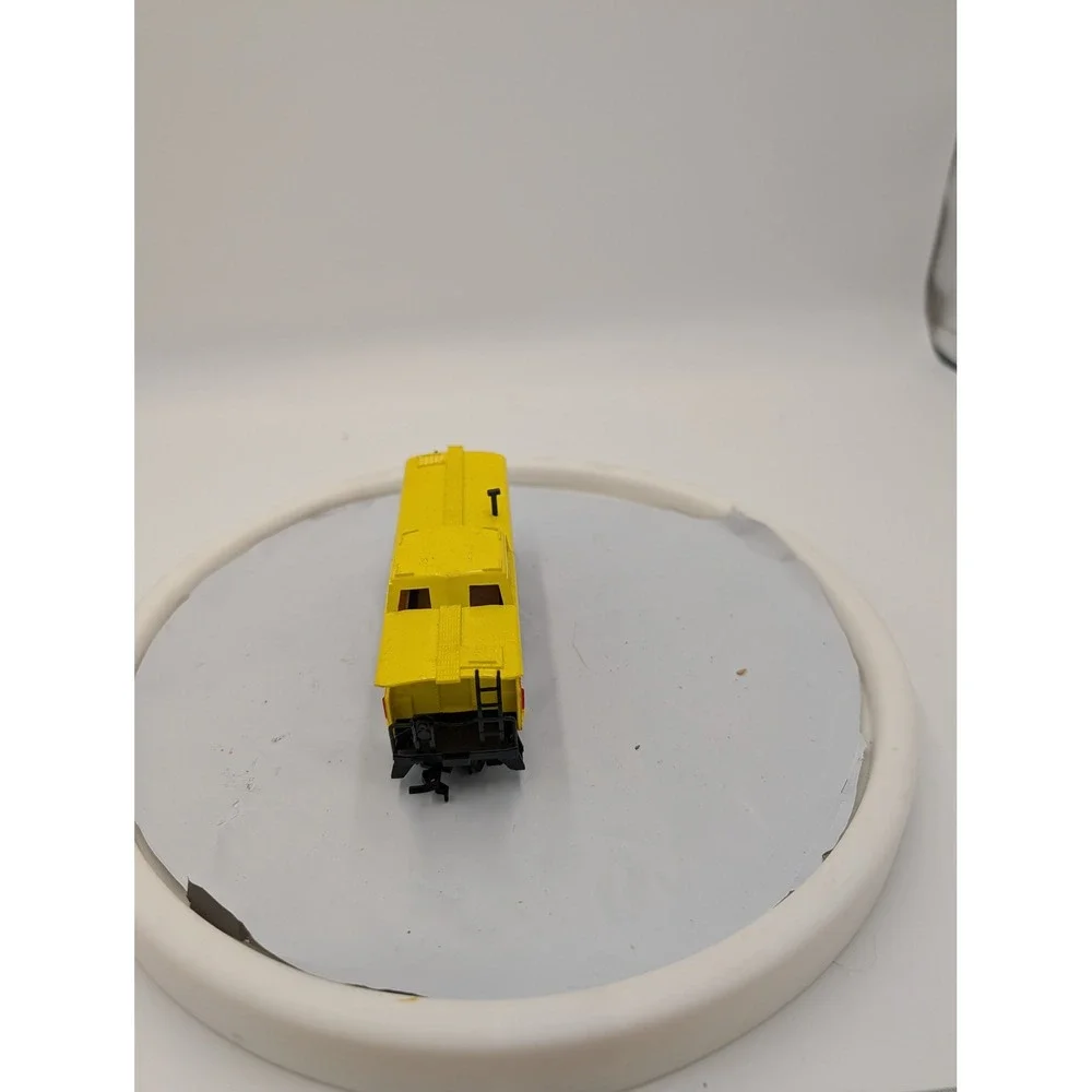 Tyco HO Scale‎ Chattanooga Caboose Red Yellow Vintage Model Train Car